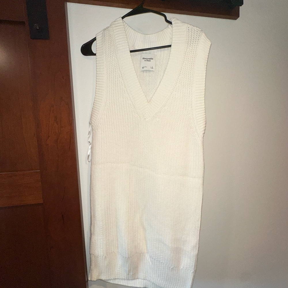 Abercrombie & Fitch Cream V-Neck Sweater Vest